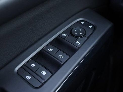 Certified 2025 Nissan Pathfinder SV w/ SV Premium Package FWD image 21