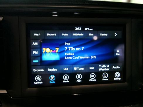 Used 2020 Chrysler Pacifica Touring-L image 15