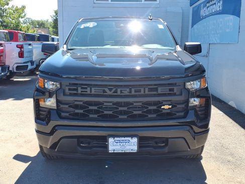 Used 2023 Chevrolet Silverado 1500 Custom AWD/4WD image 2