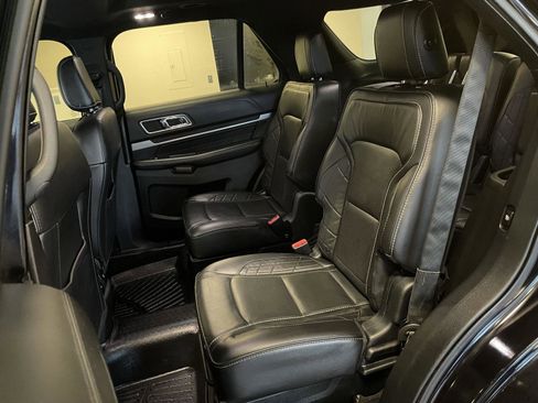 Used 2019 Ford Explorer Platinum image 27