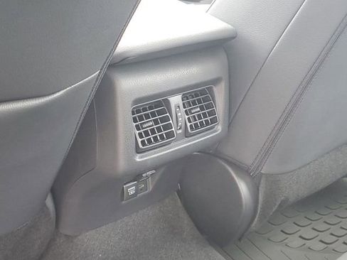 Used 2025 Toyota Camry SE image 31