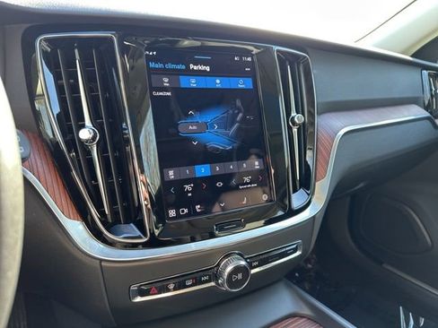 Certified 2025 Volvo V60 B5 Cross Country Plus image 21