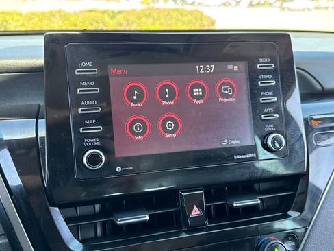 Used 2024 Toyota Camry SE image 13