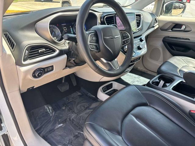 Used 2023 Chrysler Pacifica Touring-L FWD image 24