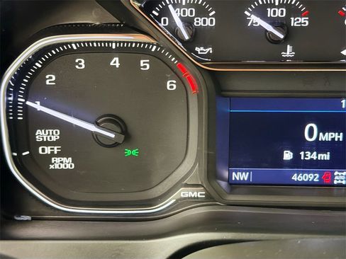 Used 2022 GMC Sierra 1500 SLE image 13