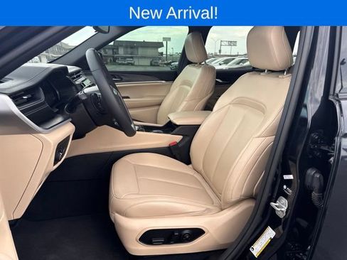 Used 2024 Jeep Grand Cherokee Limited AWD/4WD image 18