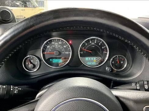Used 2012 Jeep Wrangler Unlimited Sahara w/ Connectivity Group AWD/4WD image 13