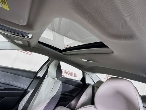 Certified 2023 Hyundai Elantra Limited image 12