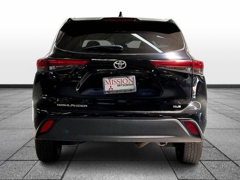 Used 2021 Toyota Highlander XLE image 4