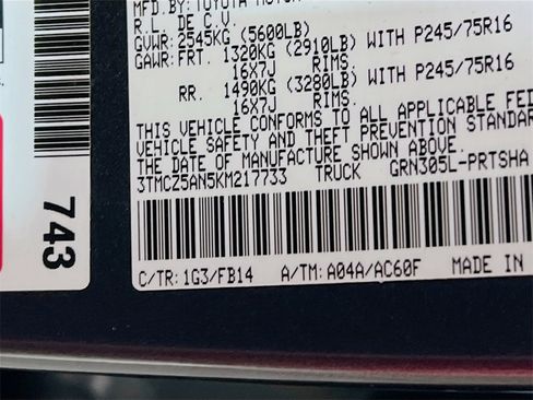 Certified 2019 Toyota Tacoma SR image 29