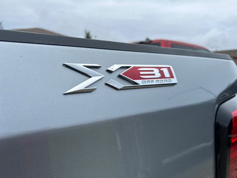 Used 2023 GMC Sierra 1500 SLE w/ X31 Off-Road Package image 6