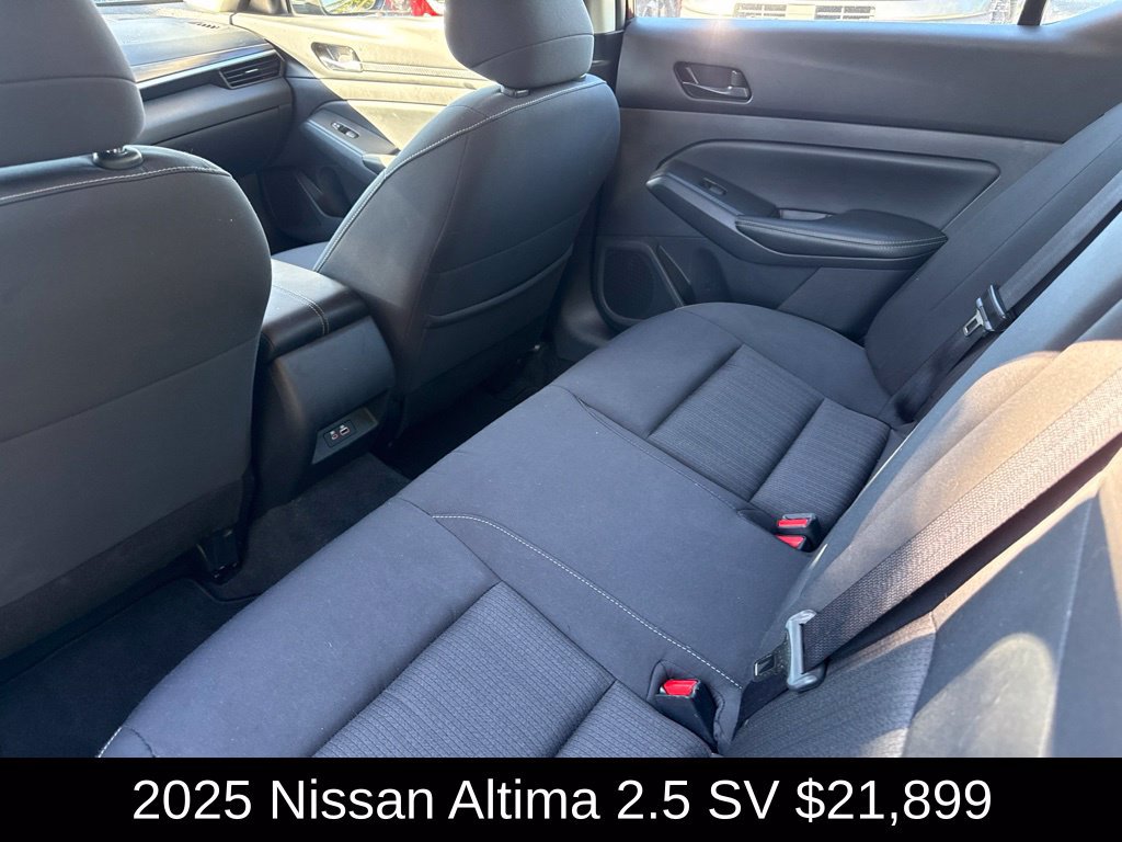 Used 2025 Nissan Altima 2.5 SV FWD image 14