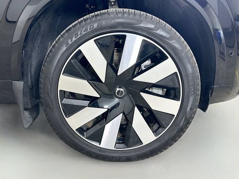 Used 2025 Volvo XC90 T8 Plus w/ Protection Package Premier AWD/4WD image 10