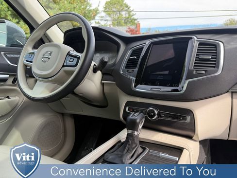 Used 2020 Volvo XC90 T5 Momentum image 32