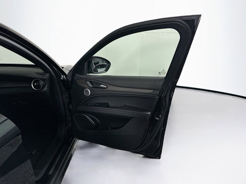 Used 2022 Alfa Romeo Stelvio Ti image 35