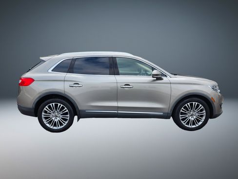 Used 2016 Lincoln MKX Reserve w/ Climate Package image 2