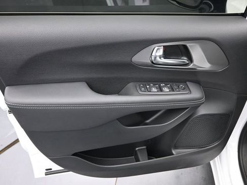 New 2025 Chrysler Voyager LX image 25