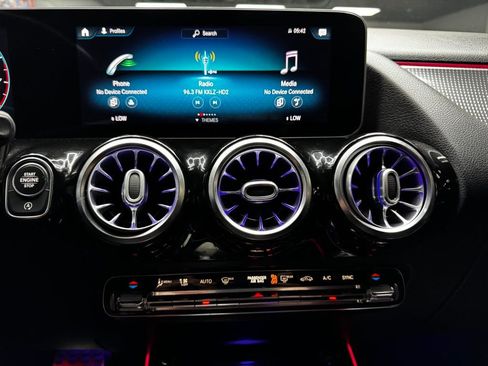 Used 2021 Mercedes-Benz GLA 250 image 24