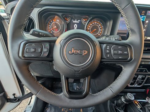 Used 2025 Jeep Wrangler Sport S image 31
