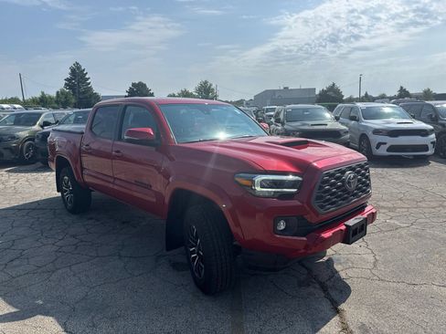 Used 2023 Toyota Tacoma TRD Sport w/ TRD Premium Sport Package AWD/4WD image 4