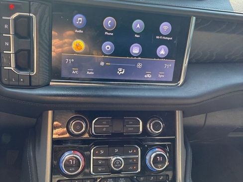 Used 2021 GMC Yukon XL Denali w/ Denali Premium Package image 12