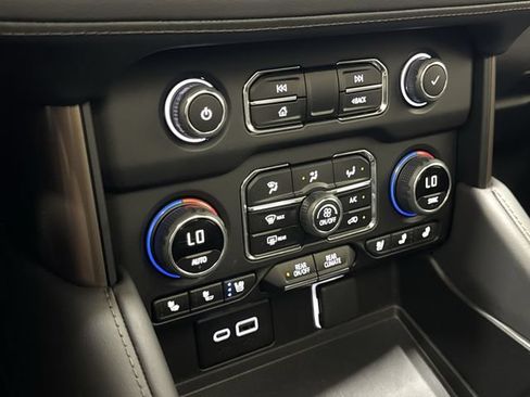 Certified 2024 Chevrolet Tahoe High Country AWD/4WD image 24