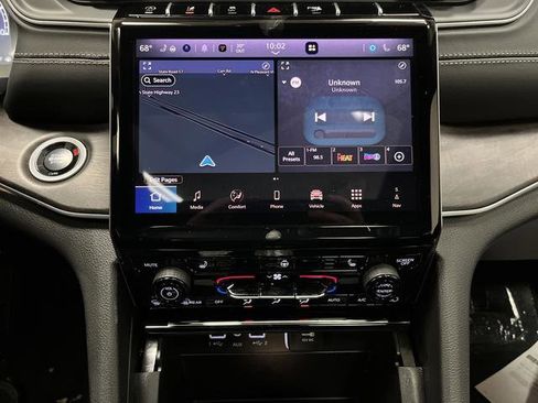 New 2025 Jeep Grand Cherokee Limited w/ Black Appearance Package image 9