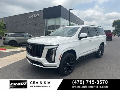 Used 2025 Cadillac Escalade Sport Platinum w/ LPO, ONYX Package AWD/4WD image 8