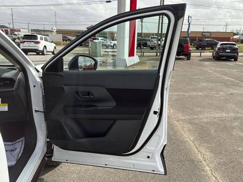 New 2025 Nissan Kicks S image 19