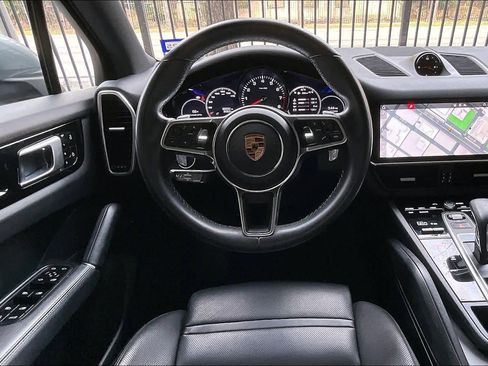 Used 2021 Porsche Cayenne image 6