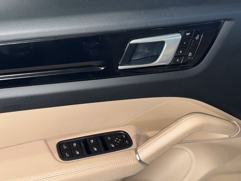 Used 2021 Porsche Cayenne image 18
