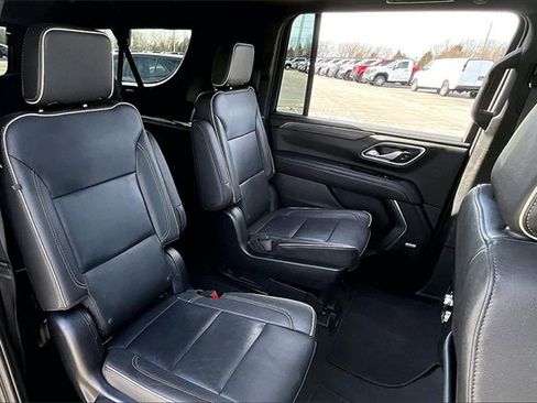Used 2022 GMC Yukon XL SLT w/ SLT Premium Package image 25