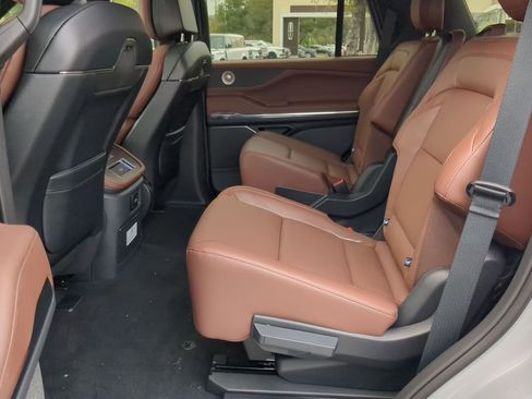 New 2025 Lincoln Navigator Reserve image 22