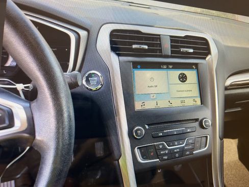 Used 2018 Ford Fusion SE w/ Equipment Group 602A image 9