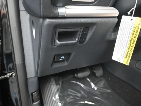 New 2025 Ford Expedition Active image 13