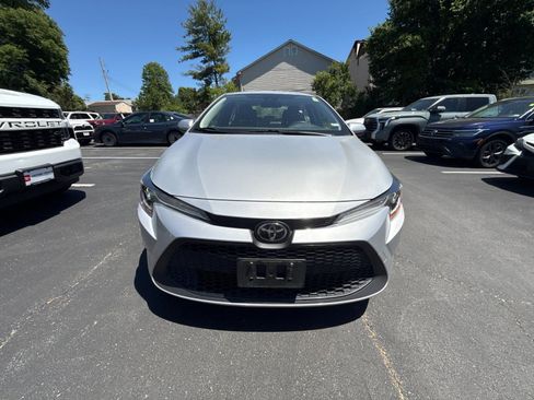 Used 2022 Toyota Corolla LE FWD image 4