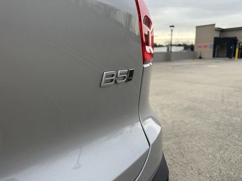 Certified 2025 Volvo XC40 B5 Core image 37