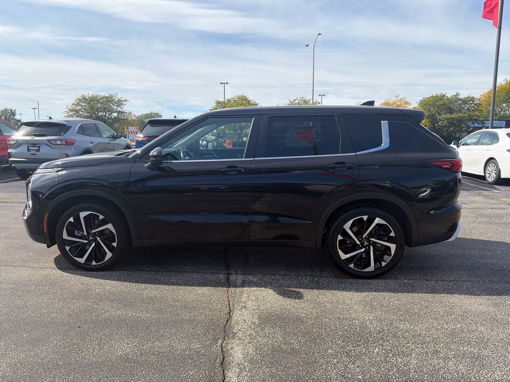 Used 2024 Mitsubishi Outlander SE FWD image 2