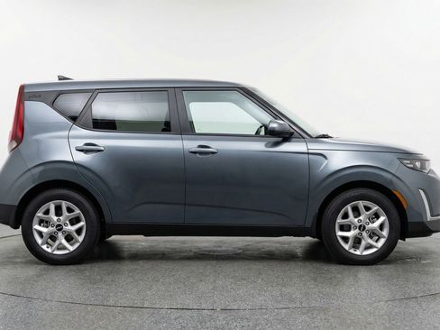 Used 2025 Kia Soul LX w/ LX Technology Package image 11