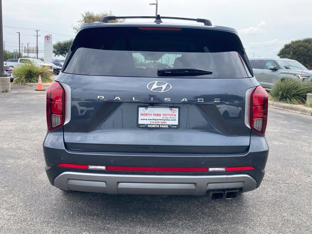 Used 2023 Hyundai Palisade SEL FWD image 6