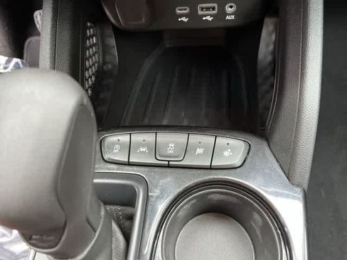 Used 2022 Chevrolet TrailBlazer LT w/ Confidence II Package FWD image 34