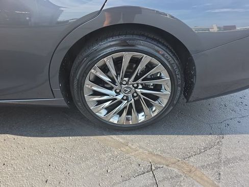 Certified 2025 Lexus ES 300h Ultra Luxury w/ Accessory Package (Z2) FWD image 34