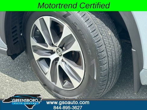 Used 2020 Toyota Highlander XLE AWD/4WD image 40