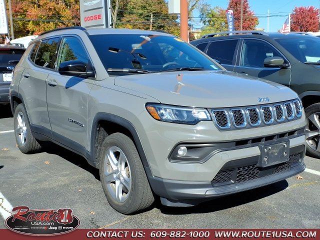 Used 2023 Jeep Compass Latitude w/ Convenience Group AWD/4WD image 1