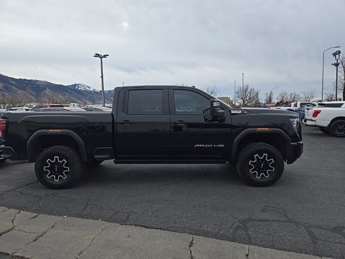 Used 2025 GMC Sierra 2500 AT4X image 4