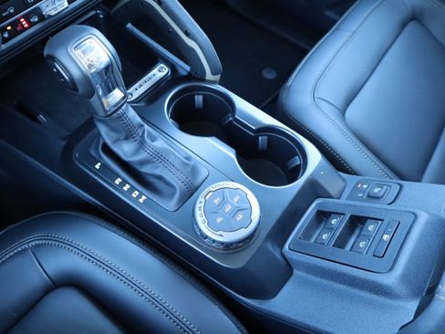 New 2025 Ford Bronco Badlands image 9