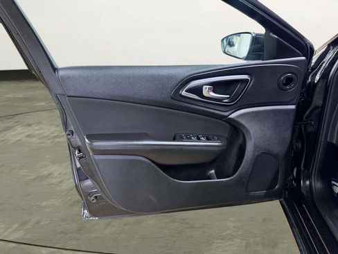 Used 2015 Chrysler 200 Limited w/ Convenience Group FWD image 14