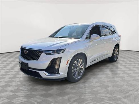 Used 2023 Cadillac XT6 Premium Luxury w/ Technology Package AWD/4WD image 7