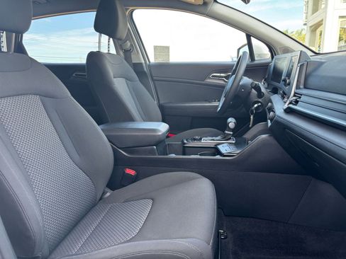 Used 2025 Kia Sportage LX FWD image 35