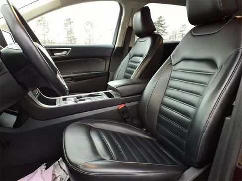 Used 2024 Ford Edge SEL image 10